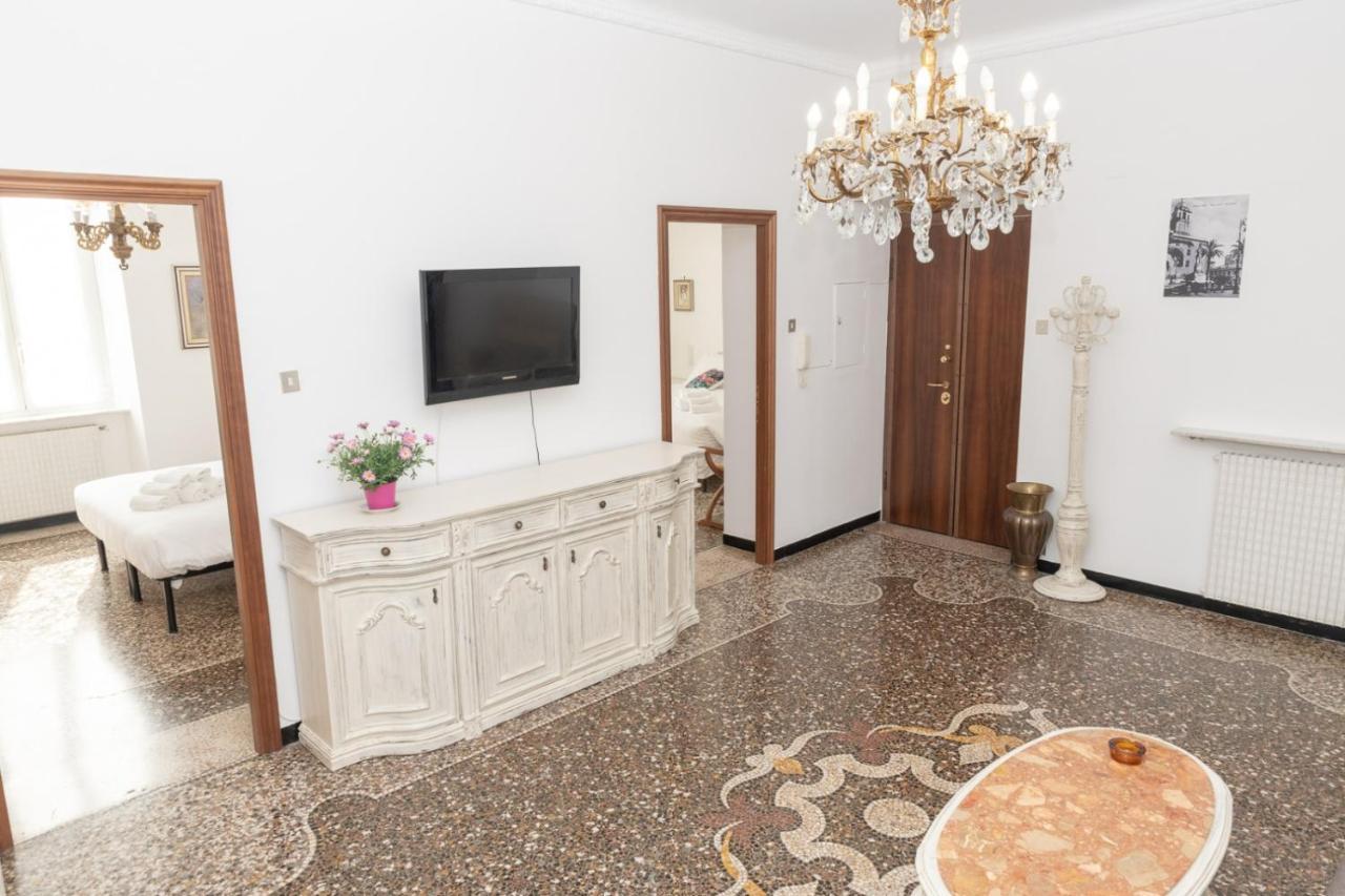 Living Sestri Airport Apartment Genoa Luaran gambar